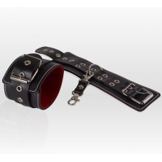 Чёрные кожаные наручники с контрастной строчкой и красной изнанкой (цвет -черный с красным) (108730)