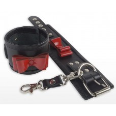 Черные наручники с красными лаковыми бантами (цвет -черный с красным) (112995)